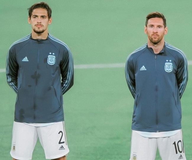 德媒：拜仁不会把16岁中卫基亚拉放走，他很快会签下一份长约（德媒：拜仁拒放16岁中卫基亚拉，续长约在即）