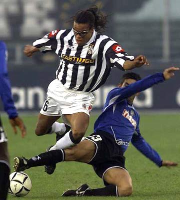 曼城U21中场放弃足球生涯，赴牛津大学攻读法律（曼城U21中场告别绿茵，转赴牛津大学攻读法学）