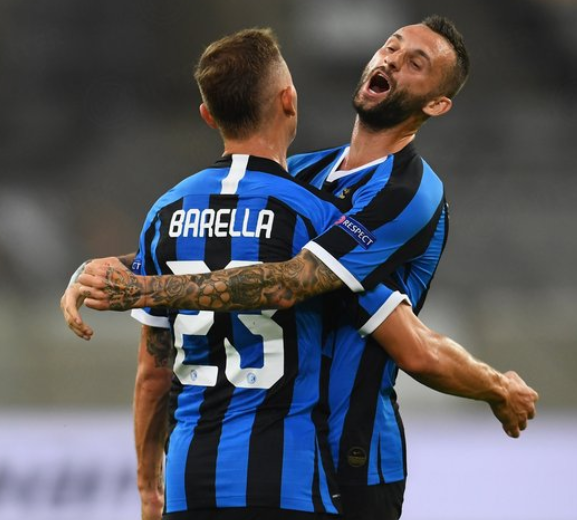 英超官网盘点历届圣诞冠军赛季战绩：阿森纳此前四次均丢冠（英超官网回顾历年圣诞榜首赛季表现：阿森纳四次领跑均无缘冠军）