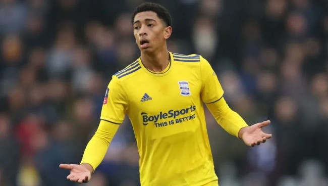 曼晚：曼联仍在为留三位非洲球员而努力，但也有意保持神秘（曼晚：曼联正努力留住三名非洲球员，同时对外刻意保密）