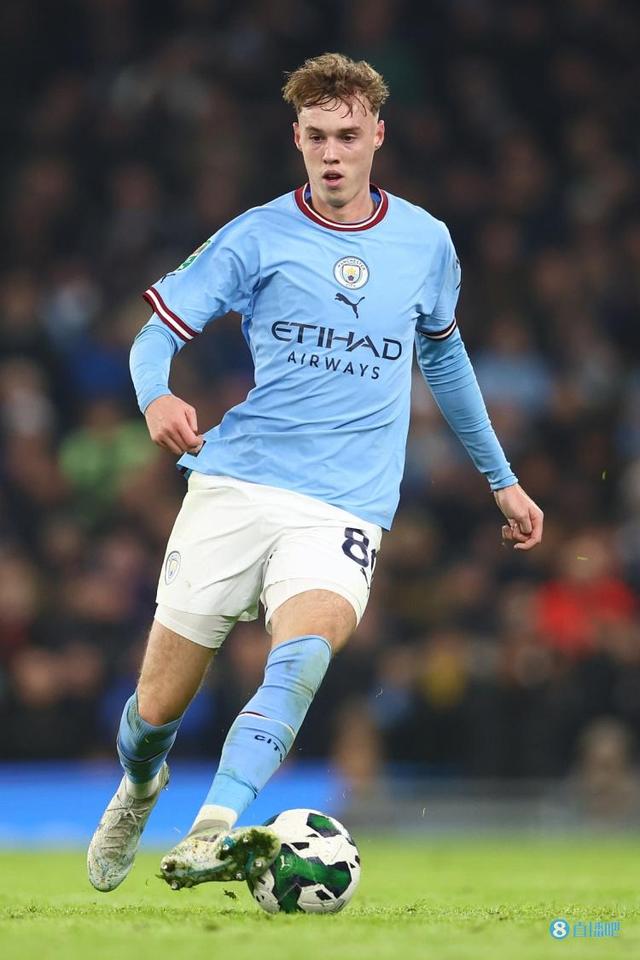 官方：奥斯梅恩左腿筋中度拉伤，欧冠3战6球射手将缺席（官方：欧冠3战轰6球的奥斯梅恩左腿腘绳肌中度受伤，将缺阵）