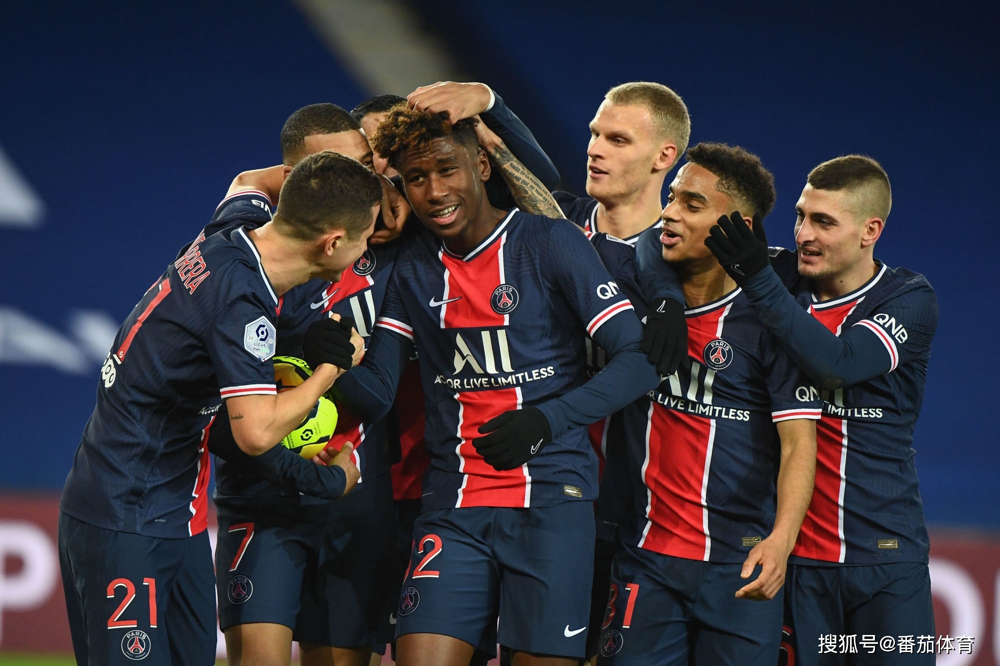 上演大四喜斩获金靴，法比奥当选中超官方第30轮最佳球员