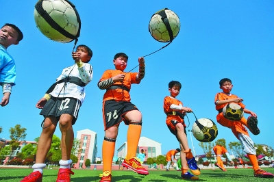 感人！中超金靴已能用中文交流：想加入国足，不要安家费！（暖心！中超金靴已能中文交流：愿为国足效力，免安家费）