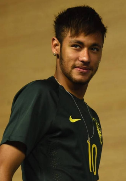 雷迪克：湖人目前首要任务是保护詹姆斯，而不是让他凑场次评奖