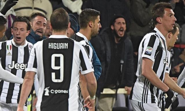 雷迪克：里夫斯在对热火首节伤到腹股沟，明天再次评估他伤情