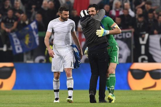 德甲2025年度积分榜：拜仁34场仅1负打进107球，领先第二21分（2025德甲积分年榜：拜仁34轮仅败1场轰入107球，领先次席21分）