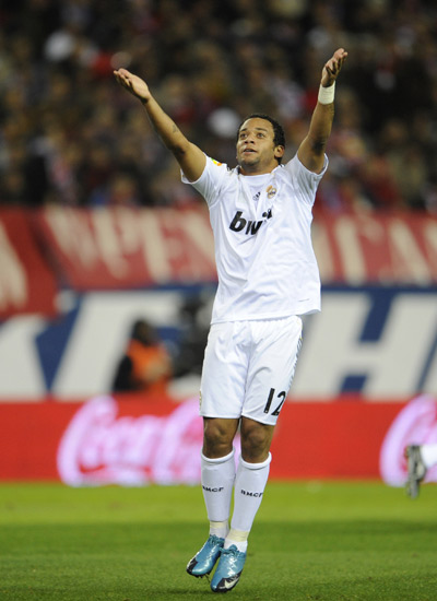 荷兰杯前瞻：费耶诺德多人缺阵，海伦芬能否爆冷晋级？（荷兰杯前瞻：费耶诺德伤兵满营，海伦芬能否上演冷门突围？）