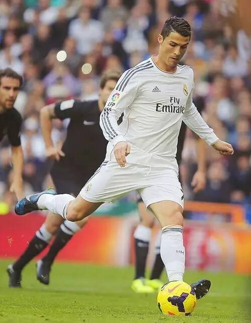 格策：我从小就看梅西踢球，他绝对是我的偶像